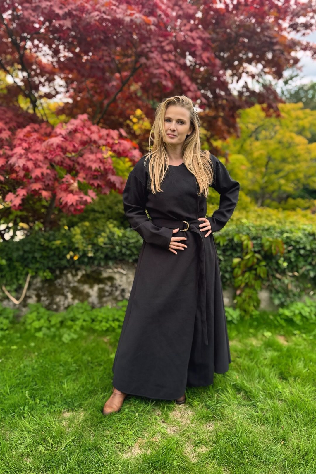 eye-of-awareness-hekatey-cloak-with-pockets-soft-woolmix-black-4