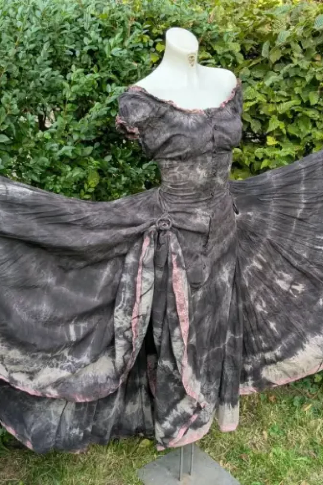eye-of-awareness-queen-of-darkness-tie-dye-dress-tiga-2